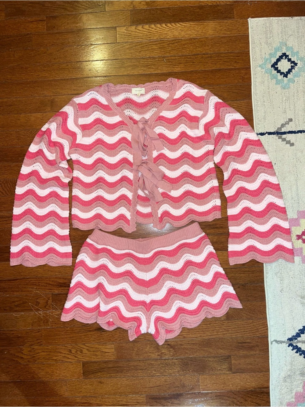 🤍🩷NWOT women’s boutique brand Rareraw 2-piece cardigan short knit shirt set sz L